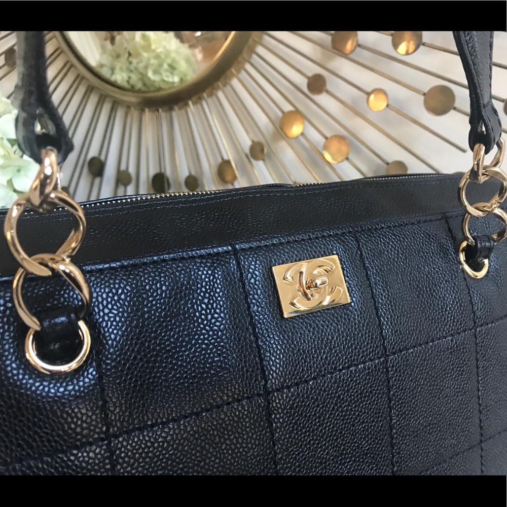 Authentic CHANEL grained calfskin shoulderbag